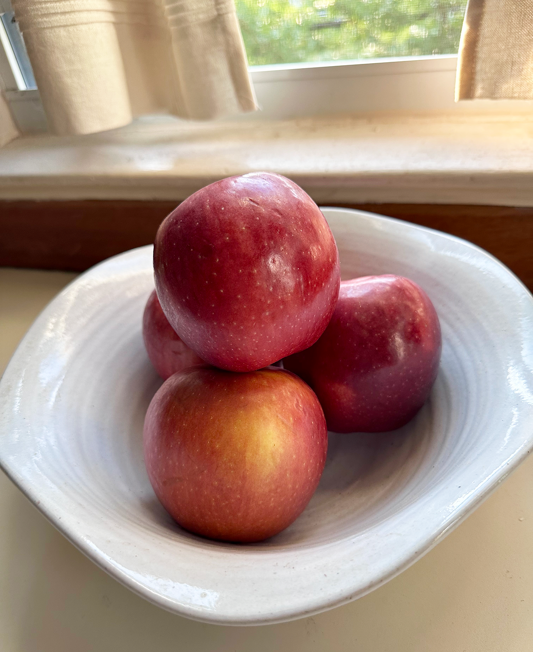 CAN YOU SMELL THESE APPLES?
