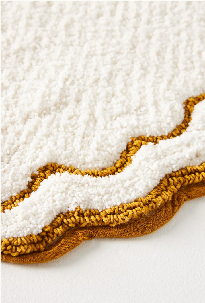 Scalloped Oval Bath Mat